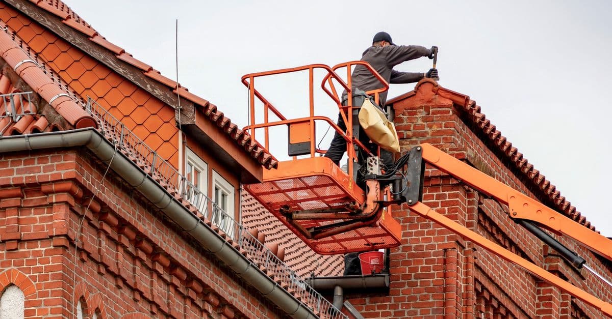 Scammers Are Threatening Roofing Companies With Fake Review Floods