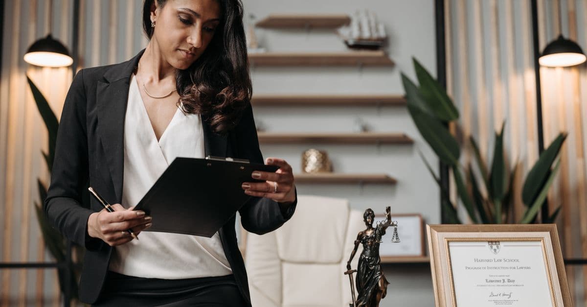 How Injury Clients Find and Choose a Personal Injury Lawyer