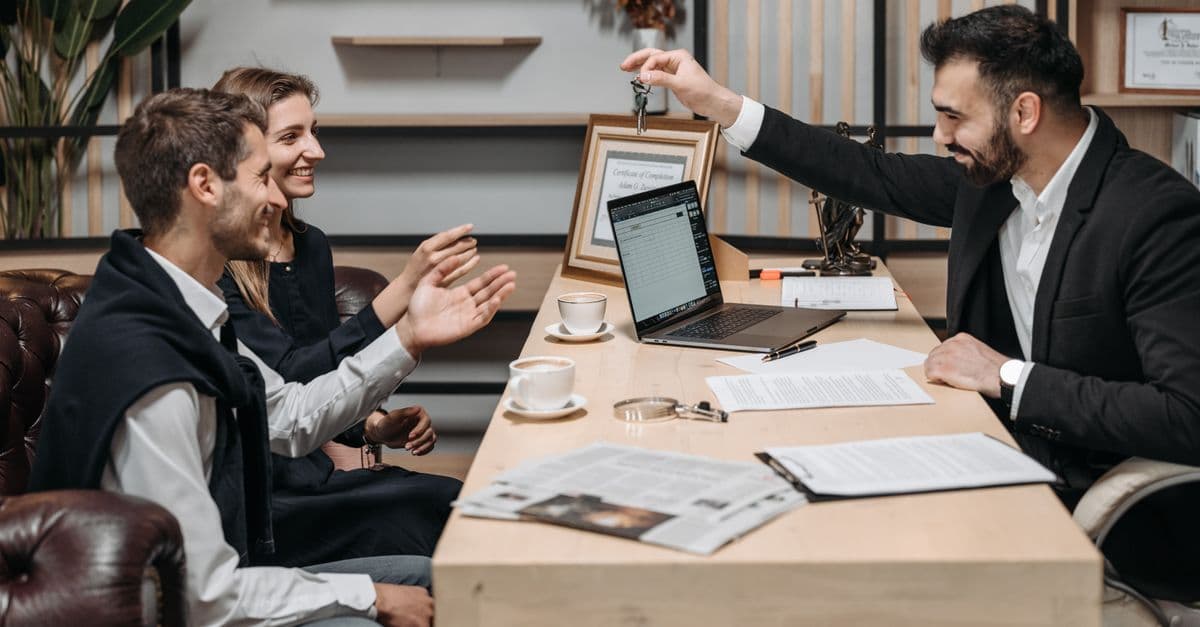 How Real Estate Agents Can Keep Business Moving After a Bad Review