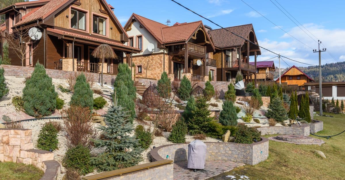 Trust Signals and Sales Psychology Drive Premium Tree Service Pricing